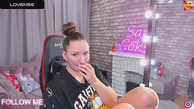 Snapshot of SarahCoksss chatting on 03-22-25, 03:30 SarahCoksss online show from 03-22-25, 03:30