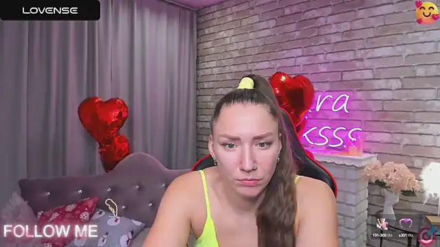 Snapshot of SarahCoksss chatting on 02-19-25, 03:28 SarahCoksss online show from 02-19-25, 03:28