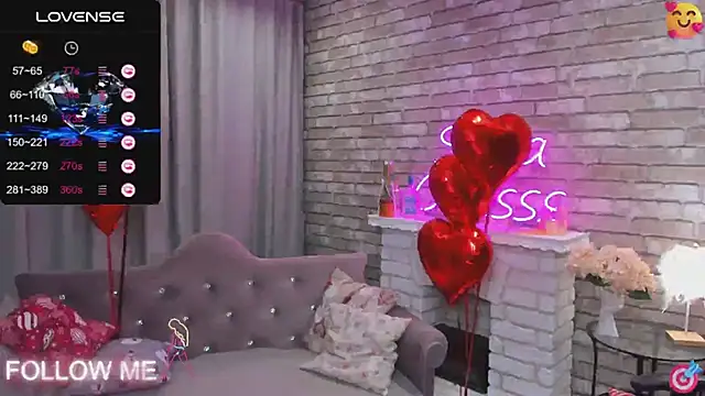 Snapshot of SarahCoksss chatting on 02-12-25, 12:05 SarahCoksss online show from 02-12-25, 12:05