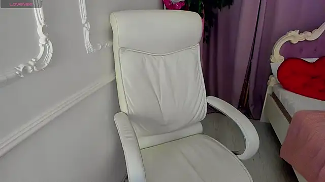 Snapshot of Lily_Marlin chatting on 05-29-26, 01:33 Lily Marlin online show from 05-29-26, 01:33