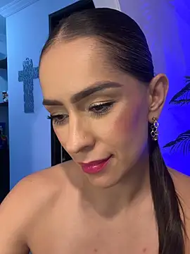 Snapshot of Mau_White chatting on 07-17-26, 12:41 Mau White online show from 07-17-26, 12:41