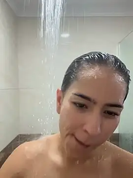 Snapshot of Mau_White chatting on 05-24-26, 06:19 Mau White online show from 05-24-26, 06:19