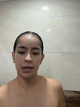 Snapshot of Mau_White chatting on 05-21-26, 07:11 Mau White online show from 05-21-26, 07:11
