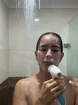 Snapshot of Mau_White chatting on 05-24-26, 12:32 Mau White online show from 05-24-26, 12:32