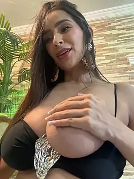 Snapshot of Mau_White chatting on 07-22-26, 10:12 Mau White online show from 07-22-26, 10:12