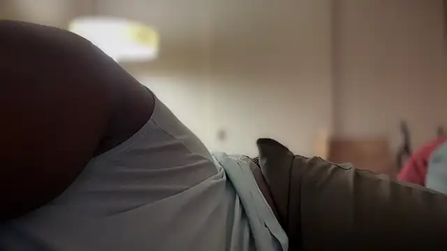 Snapshot of Yagurl__west chatting on 02-14-25, 10:58 Yagurl west online show from 02-14-25, 10:58