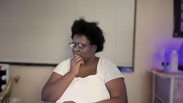 Snapshot of Yagurl__west chatting on 02-20-25, 04:18 Yagurl west online show from 02-20-25, 04:18