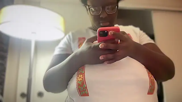 Snapshot of Yagurl__west chatting on 09-22-25, 09:10 Yagurl west online show from 09-22-25, 09:10