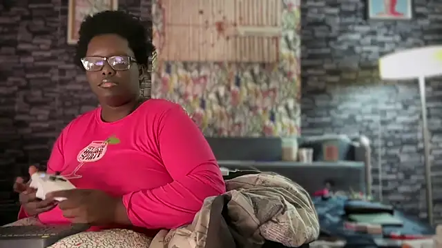 Snapshot of Yagurl__west chatting on 09-20-25, 11:21 Yagurl west online show from 09-20-25, 11:21