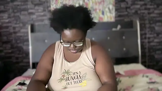 Snapshot of Yagurl__west chatting on 10-02-25, 07:23 Yagurl west online show from 10-02-25, 07:23