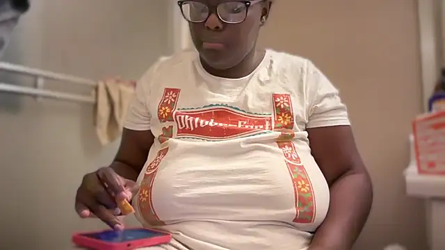 Snapshot of Yagurl__west chatting on 10-02-25, 08:23 Yagurl west online show from 10-02-25, 08:23