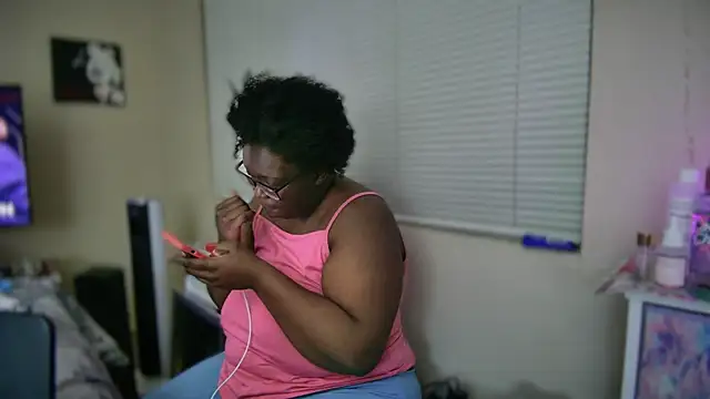 Snapshot of Yagurl__west chatting on 03-05-25, 02:36 Yagurl west online show from 03-05-25, 02:36