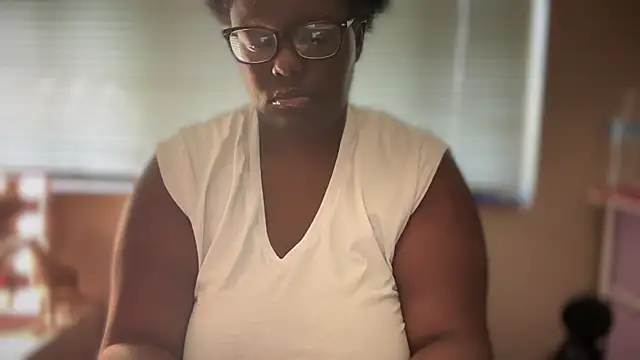 Snapshot of Yagurl__west chatting on 03-10-25, 07:40 Yagurl west online show from 03-10-25, 07:40