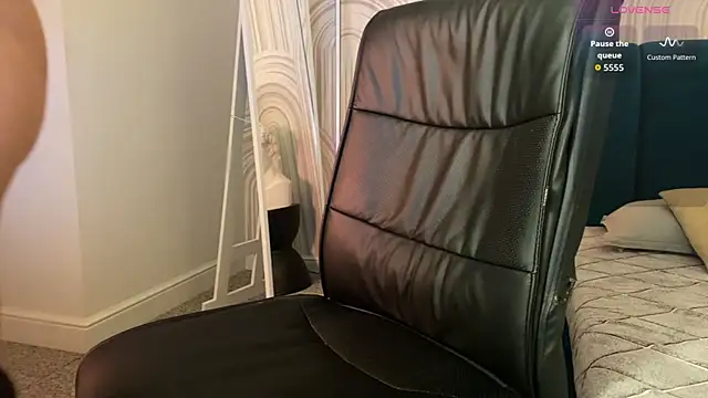 viviann evans online show from 04-11-26, 01:02