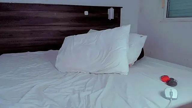 Snapshot of isahot22 chatting on 11-13-25, 09:19 isahot22 online show from 11-13-25, 09:19