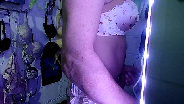 Snapshot of Mshizzle12 chatting on 03-02-26, 02:34 Mshizzle12 online show from 03-02-26, 02:34