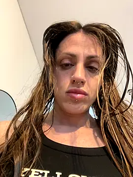 Snapshot of fitcouple1889 chatting on 10-04-25, 09:49 fitcouple1889 online show from 10-04-25, 09:49