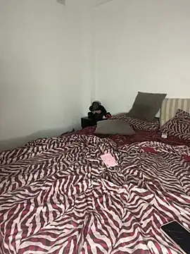 Snapshot of fitcouple1889 chatting on 02-01-25, 02:26 fitcouple1889 online show from 02-01-25, 02:26