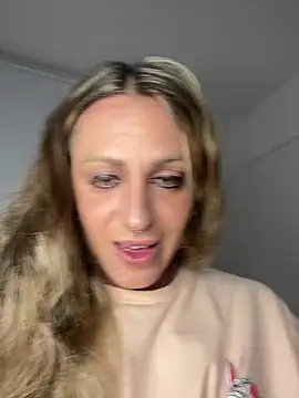 Snapshot of fitcouple1889 chatting on 03-09-25, 02:07 fitcouple1889 online show from 03-09-25, 02:07