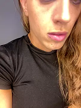 Snapshot of fitcouple1889 chatting on 10-22-25, 11:03 fitcouple1889 online show from 10-22-25, 11:03