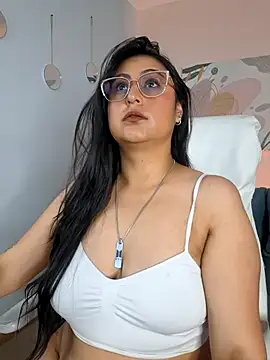 Snapshot of Amber_gold_ chatting on 07-23-26, 04:21 Amber gold online show from 07-23-26, 04:21