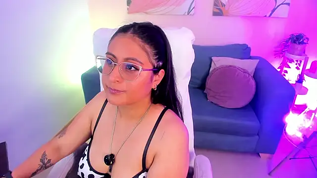 Snapshot of Amber_gold_ chatting on 07-17-26, 04:32 Amber gold online show from 07-17-26, 04:32