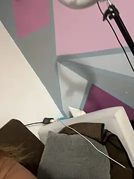 Snapshot of Novababy18 chatting on 01-11-25, 01:32 Novababy18 online show from 01-11-25, 01:32