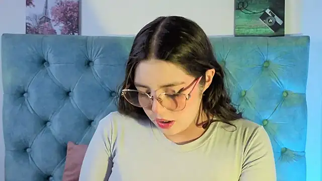 Paola Lyon  online show from 09-25-25, 06:58