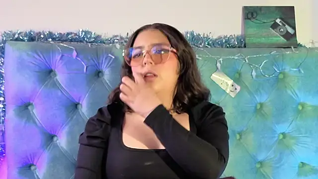 Paola Lyon  online show from 01-13-26, 06:34