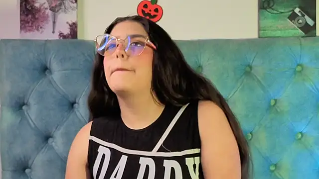 Paola Lyon  online show from 10-20-25, 01:00