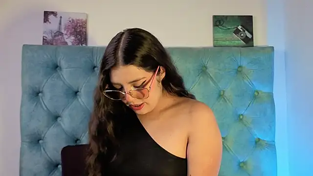 Paola Lyon  online show from 09-24-25, 06:25