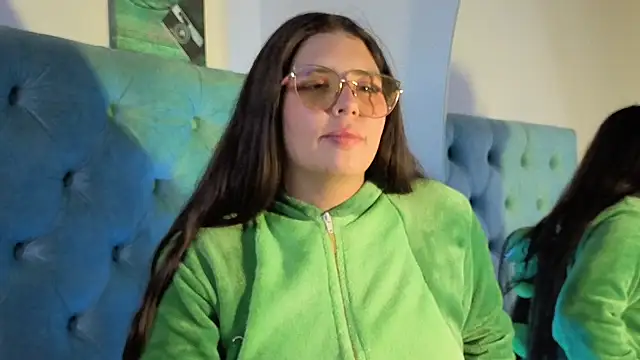 Paola Lyon  online show from 10-04-25, 07:32