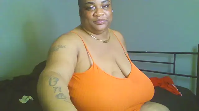 Snapshot of NaughtyHottieBBW chatting on 06-23-26, 04:21 NaughtyHottieBBW online show from 06-23-26, 04:21