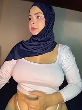 Snapshot of aneesa_darzi chatting on 04-15-26, 04:55 aneesa darzi online show from 04-15-26, 04:55