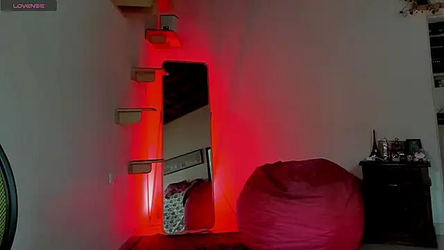 Snapshot of Rainbow_leia chatting on 02-22-26, 07:15 Rainbow leia online show from 02-22-26, 07:15