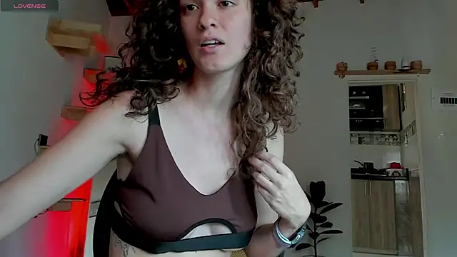 Snapshot of Rainbow_leia chatting on 11-16-25, 07:29 Rainbow leia online show from 11-16-25, 07:29