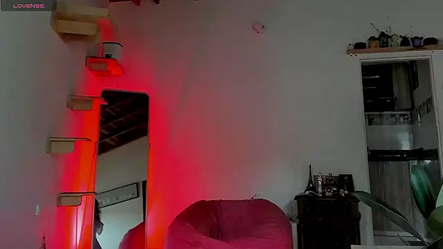 Snapshot of Rainbow_leia chatting on 03-01-26, 06:52 Rainbow leia online show from 03-01-26, 06:52