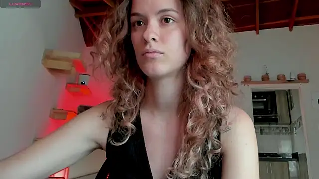 Snapshot of Rainbow_leia chatting on 10-26-25, 07:36 Rainbow leia online show from 10-26-25, 07:36