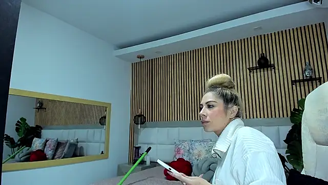 Viktoria Davis online show from 12-17-24, 03:28