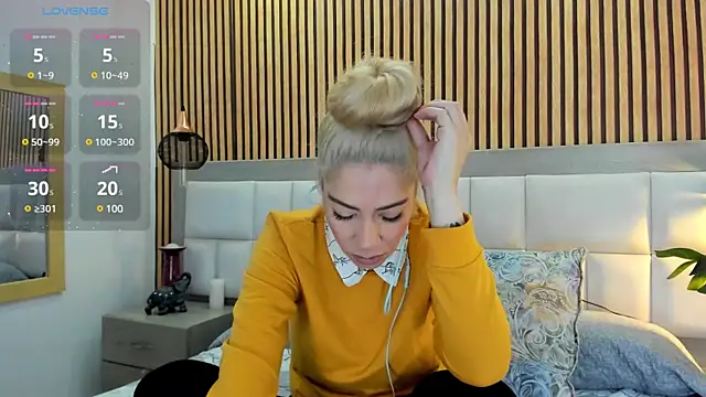 Viktoria Davis online show from 12-31-24, 01:04