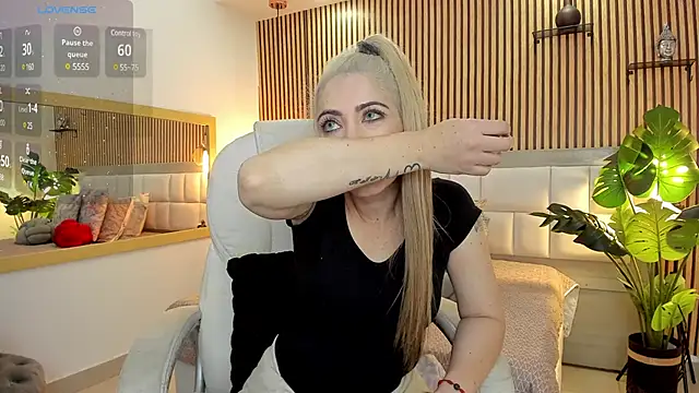 Viktoria Davis online show from 12-19-24, 10:21