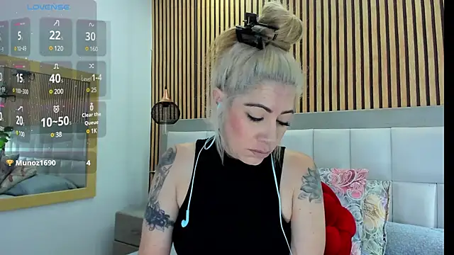 Viktoria Davis online show from 12-28-24, 01:18