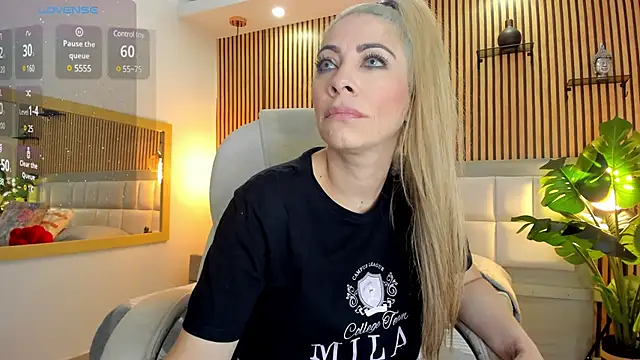 Viktoria Davis online show from 12-24-24, 06:39