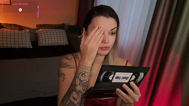 LancasterLady online show from 04-09-26, 02:23