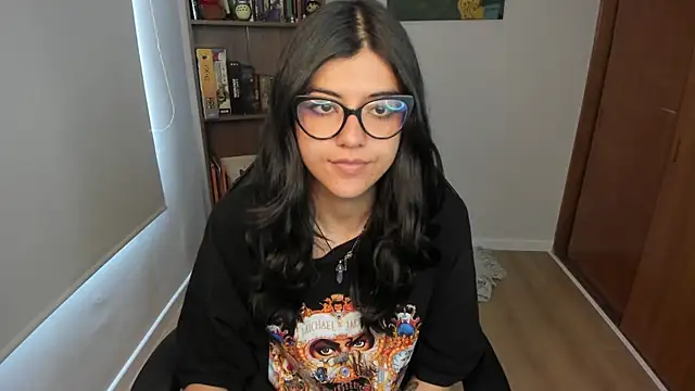 valerie  skyy online show from 12-19-25, 03:47