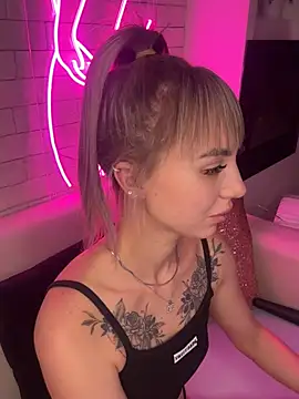 MiaMinx online show from 12-29-24, 10:25