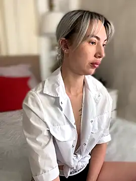 MiaMinx online show from 12-14-25, 11:43