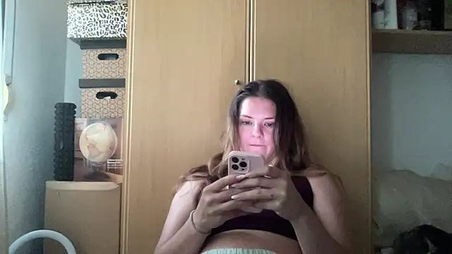 Snapshot of missykat chatting on 05-08-26, 06:45 missykat online show from 05-08-26, 06:45