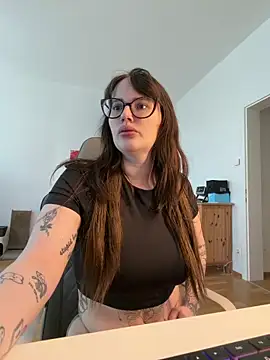 Mona-Peaches online show from 05-19-26, 07:48