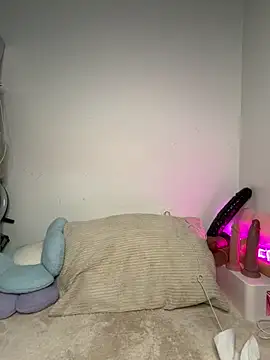 Mona-Peaches online show from 04-10-26, 04:47